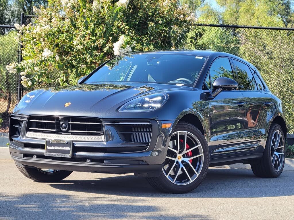 2026 PORSCHE Macan