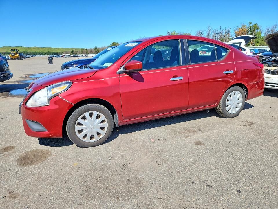 2016 NISSAN Versa