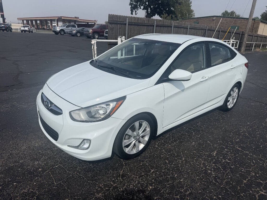 2013 HYUNDAI Accent