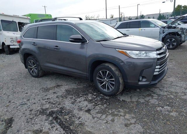 2017 TOYOTA Highlander