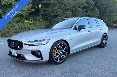 2025 VOLVO V60