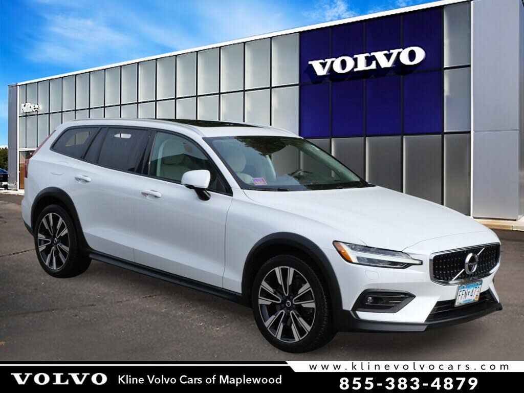 2020 VOLVO V60CC