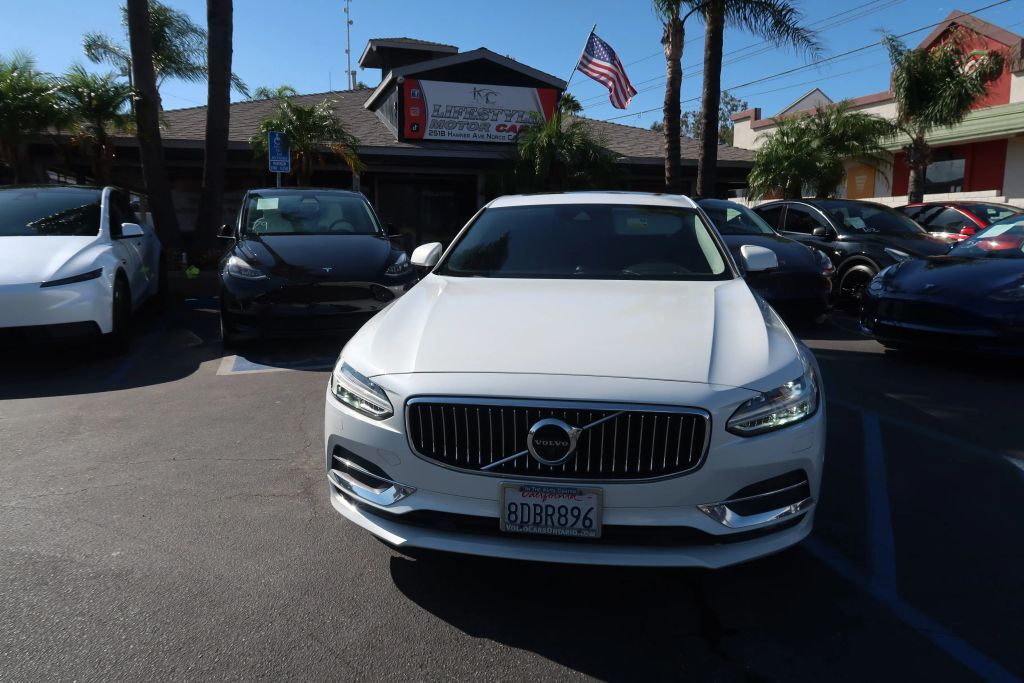 2018 VOLVO S90