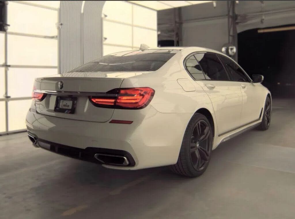 2018 BMW 740i