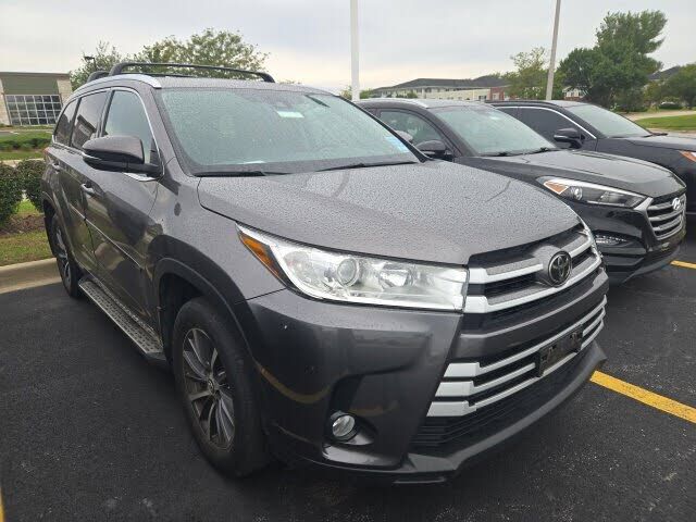 2017 TOYOTA Highlander