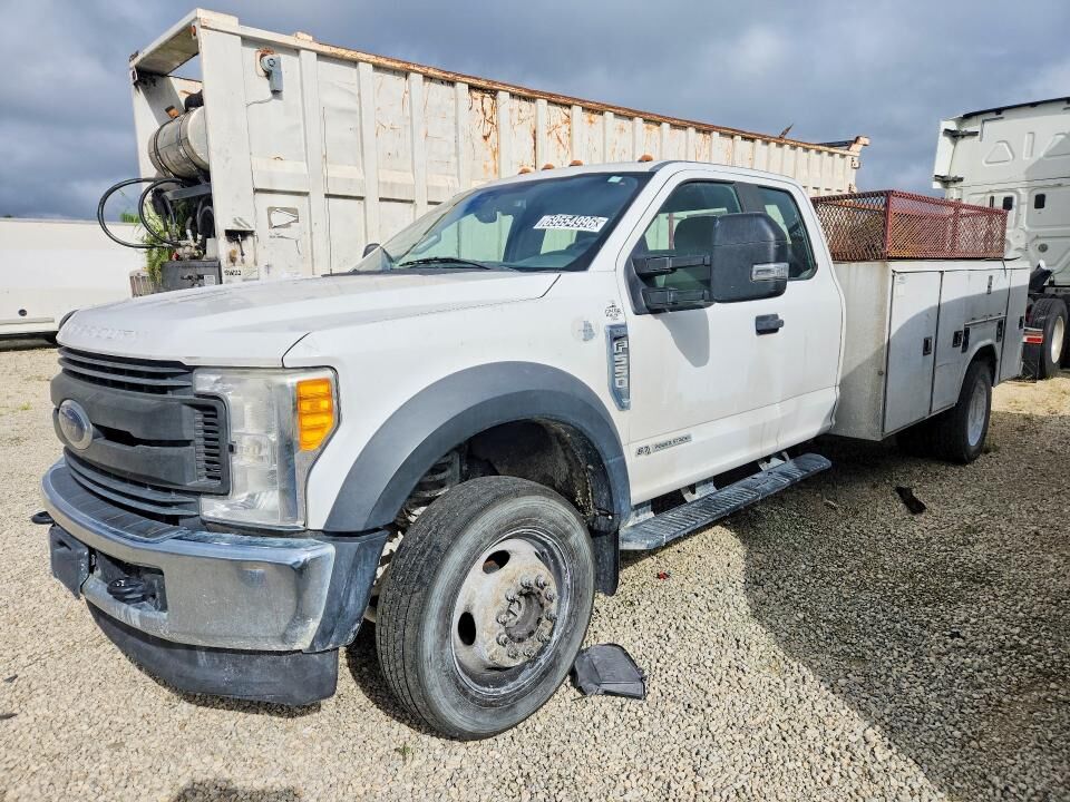 2017 FORD F-550
