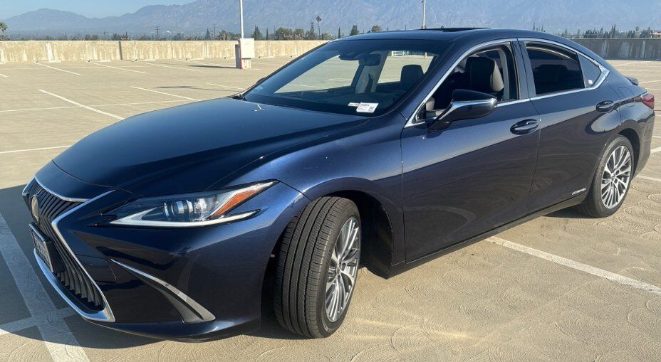 2019 LEXUS ES