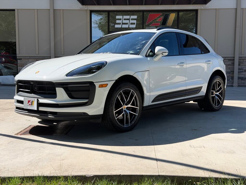 2023 PORSCHE Macan
