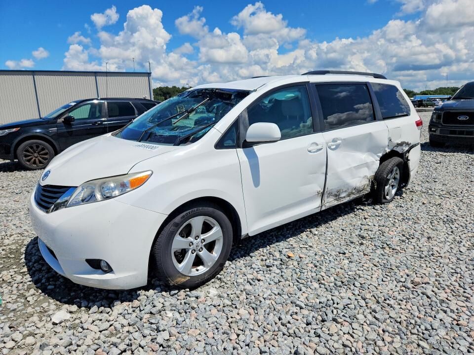 2012 TOYOTA Sienna