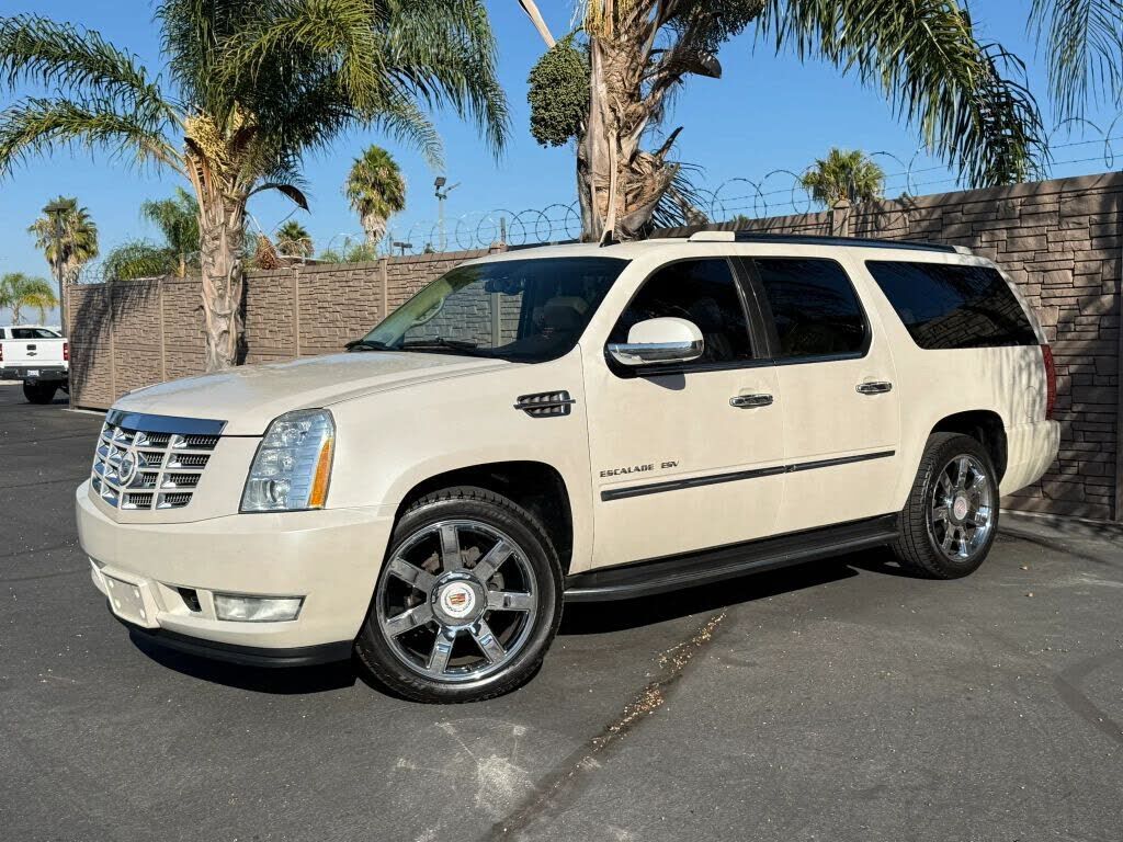 2011 CADILLAC Escalade