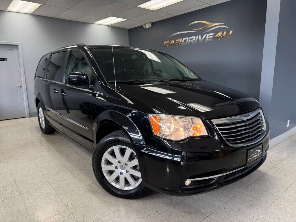 2016 CHRYSLER Town and Country