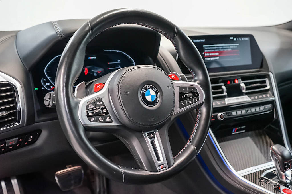 2022 BMW M8