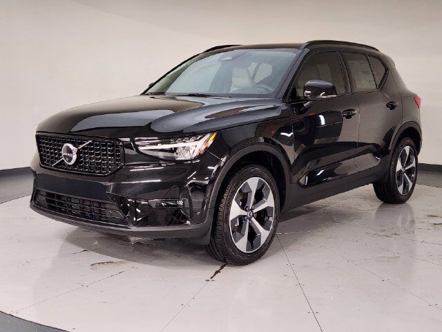 2026 VOLVO XC40