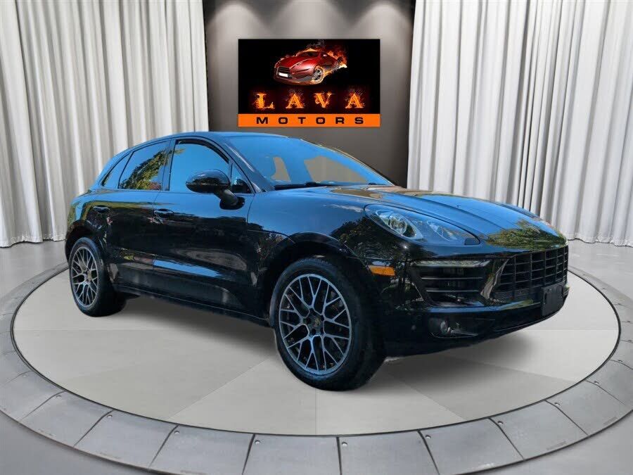 2018 PORSCHE Macan
