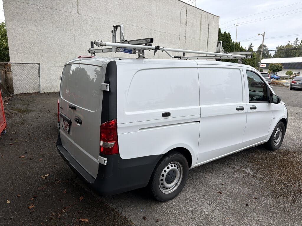 2022 Mercedes-Benz METRIS