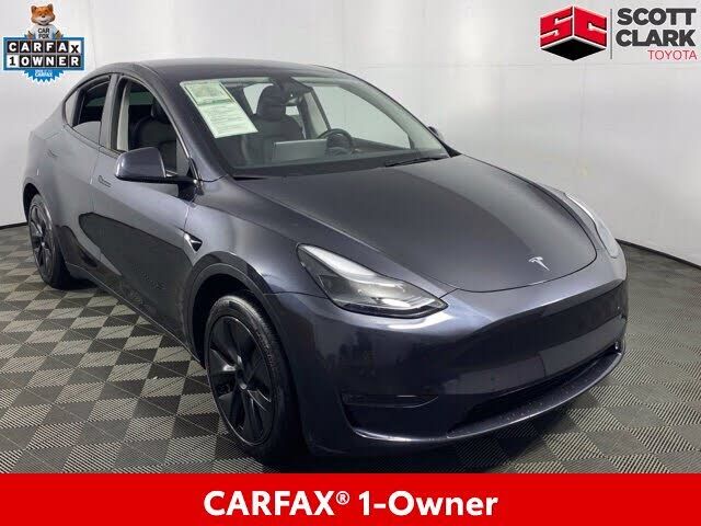 2025 TESLA Model Y