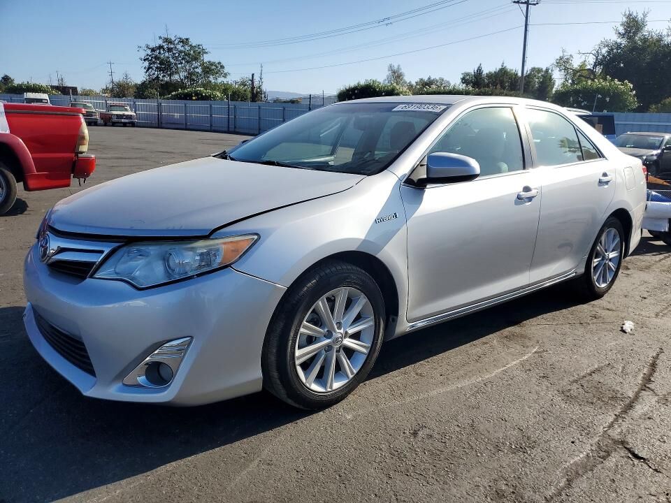 2014 TOYOTA Camry