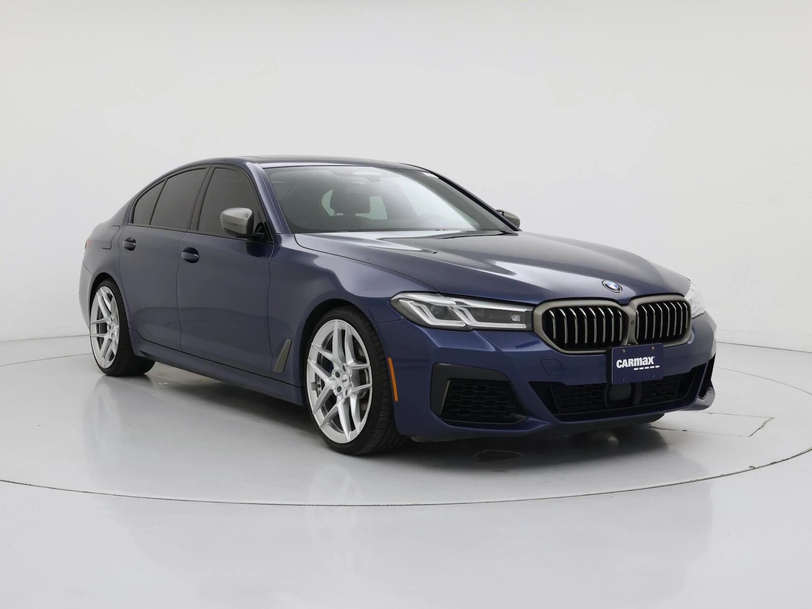 2022 BMW M550i