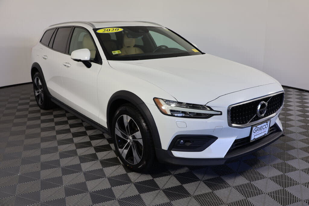 2020 VOLVO V60CC