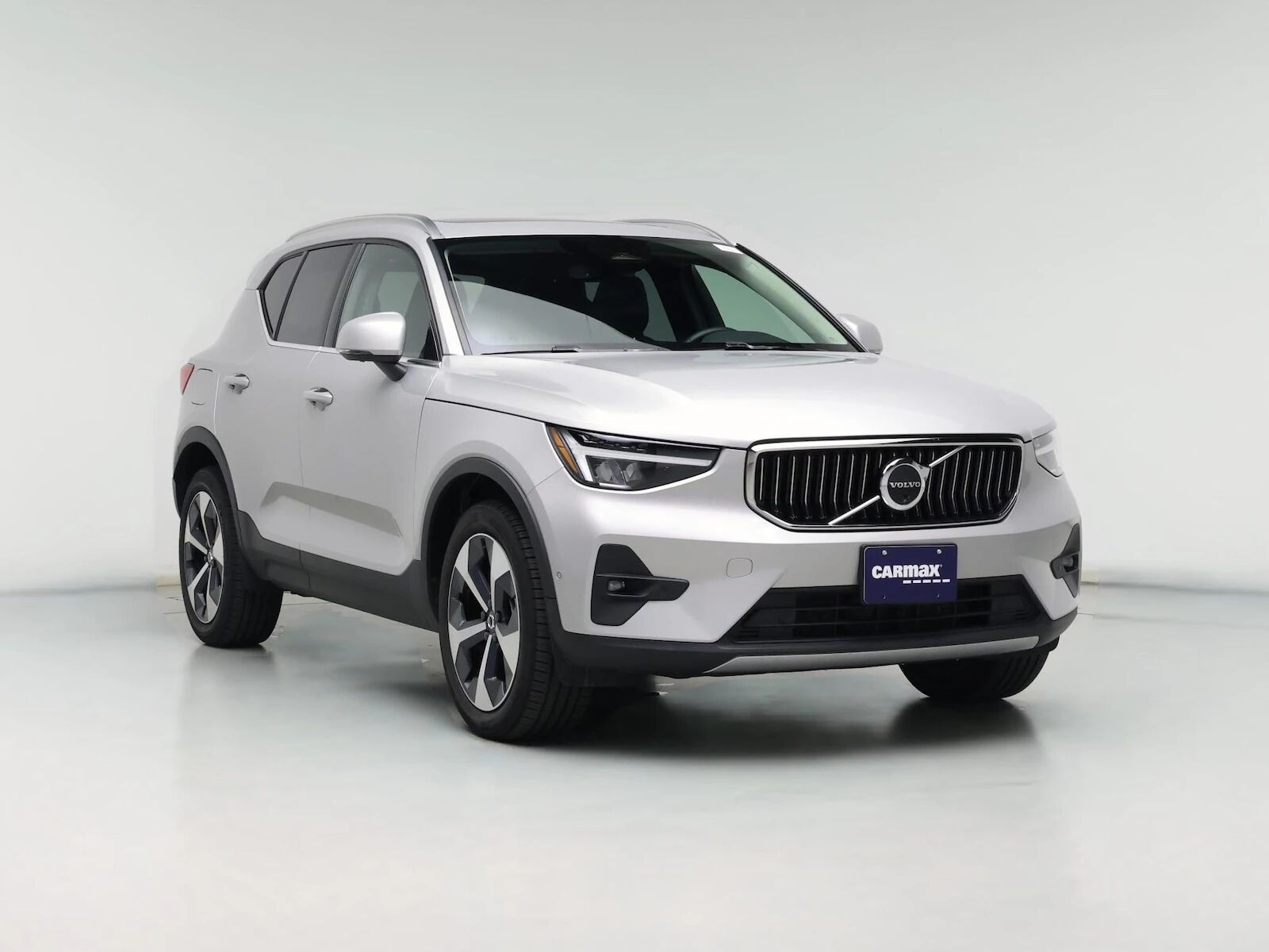 2025 VOLVO XC40