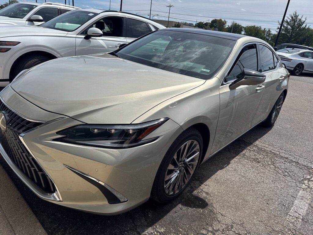 2025 LEXUS ES