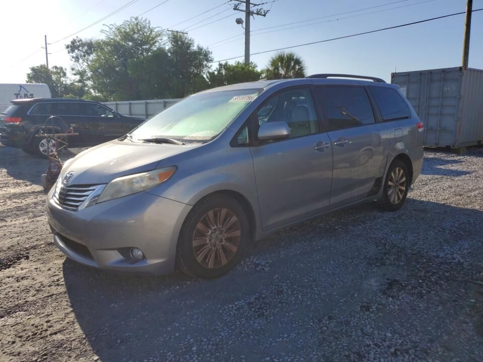 2011 TOYOTA Sienna