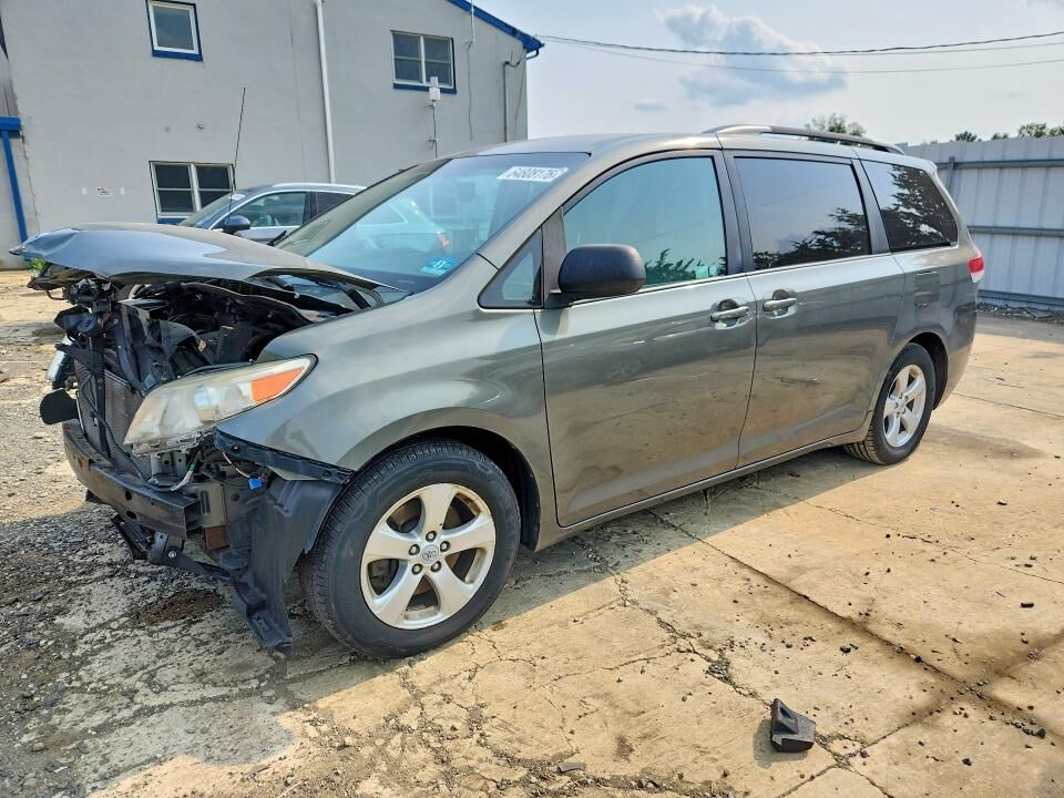 2011 TOYOTA Sienna