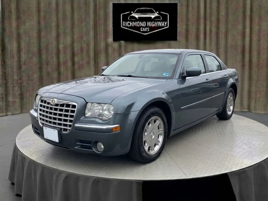 2005 CHRYSLER 300