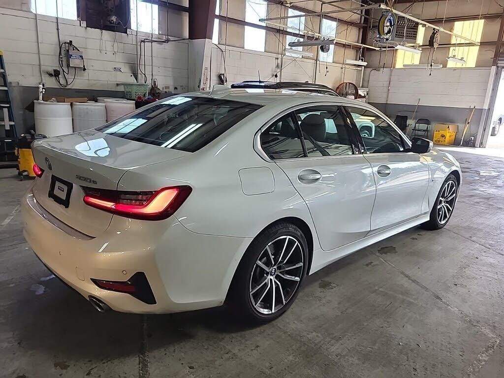 2022 BMW 330e