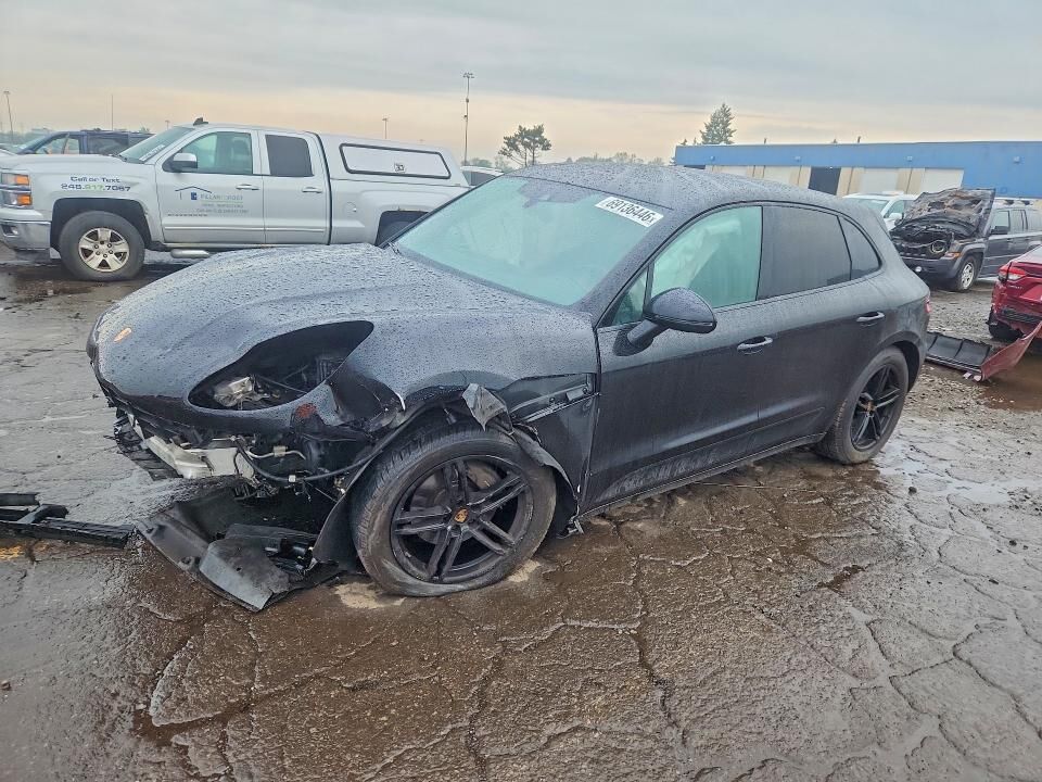 2018 PORSCHE Macan