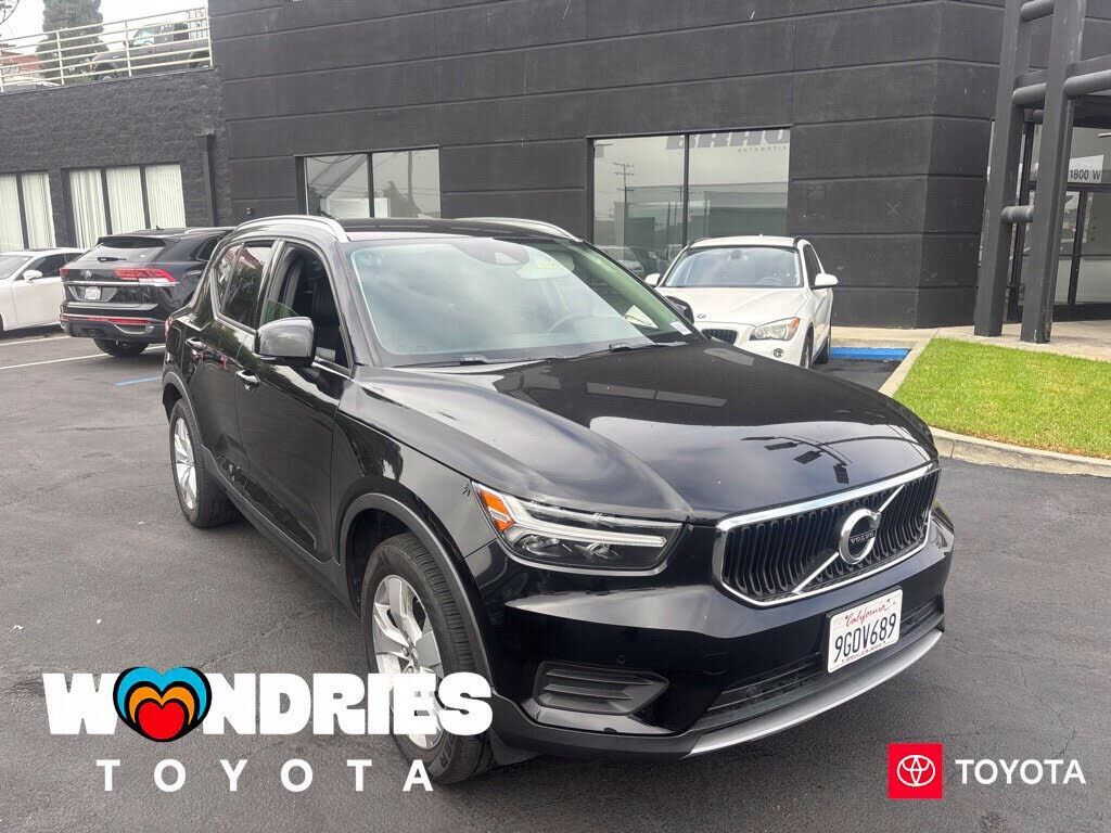 2020 VOLVO XC40