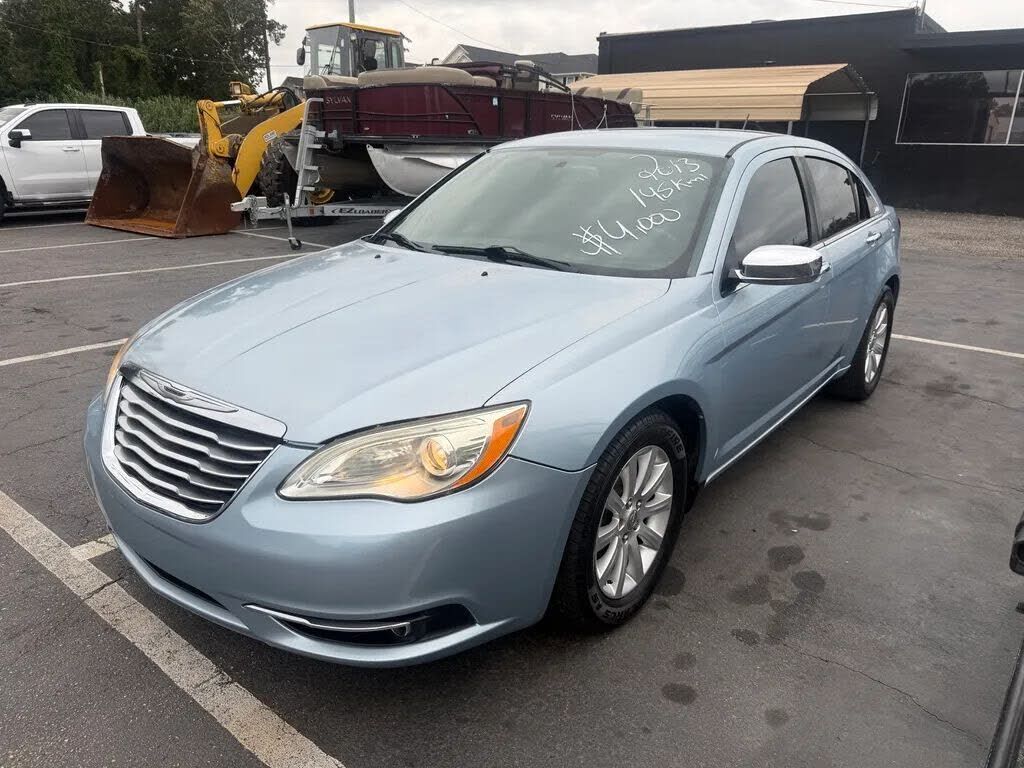 2013 CHRYSLER 200