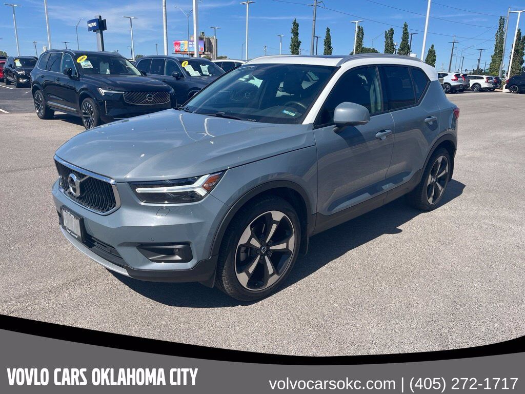 2020 VOLVO XC40