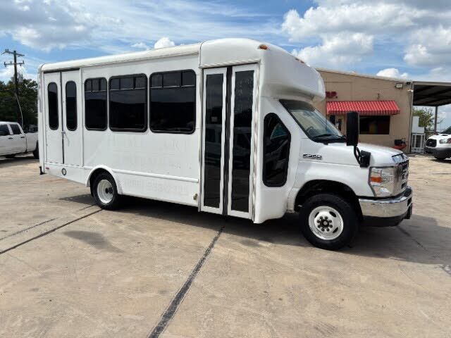 2018 FORD E-350