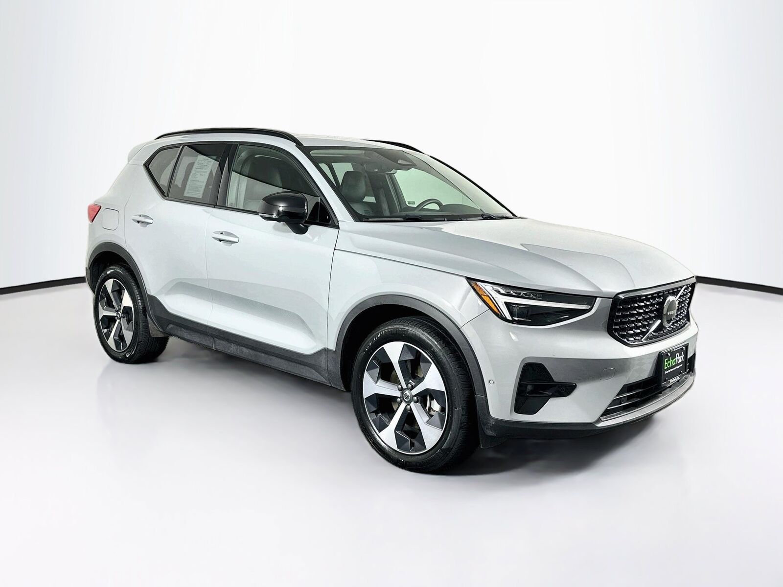 2026 VOLVO XC40