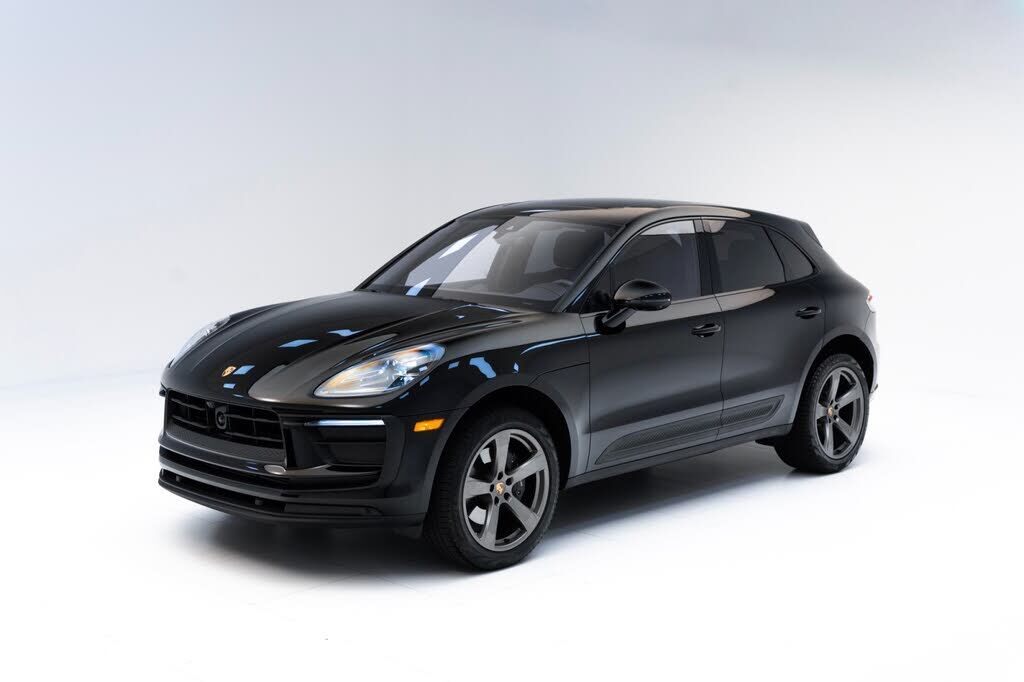 2024 PORSCHE Macan