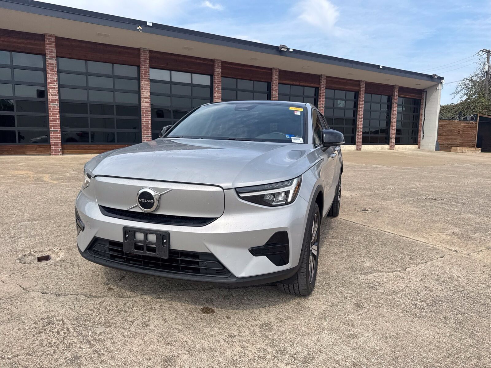 2023 VOLVO C40