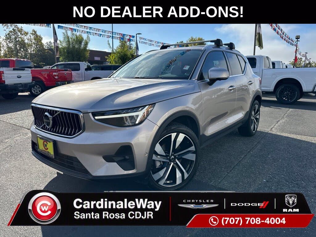 2024 VOLVO XC40
