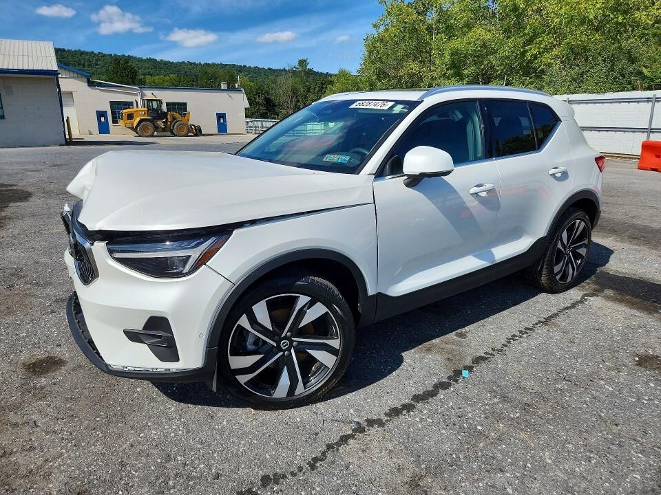 2024 VOLVO XC40