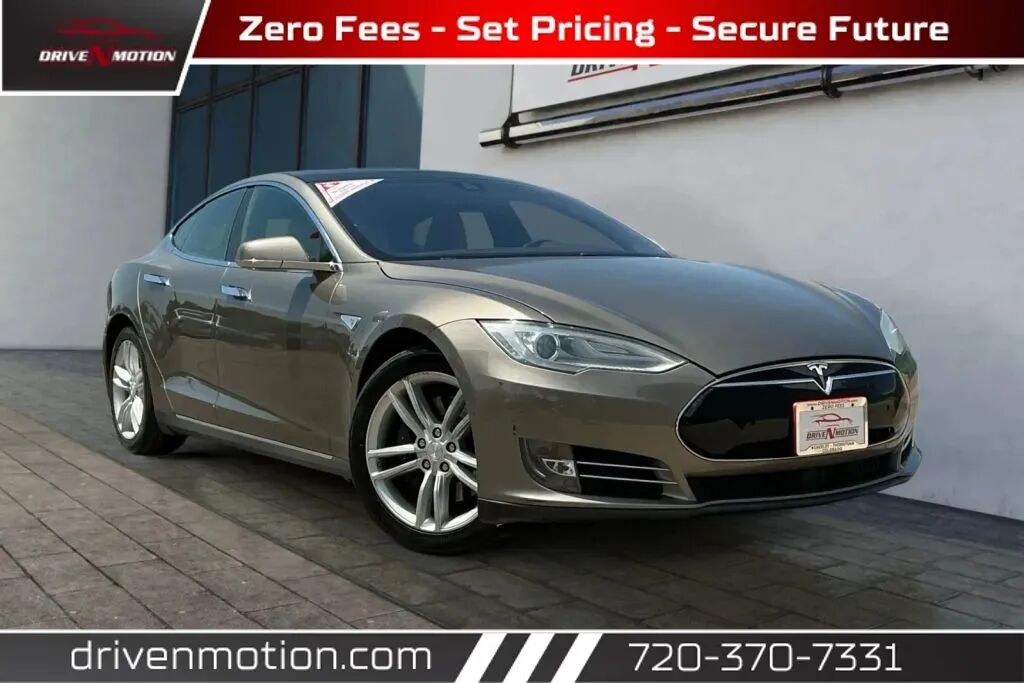 2015 TESLA Model S