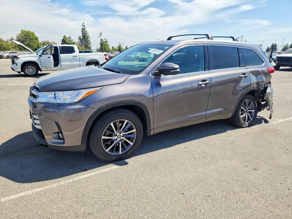 2018 TOYOTA Highlander