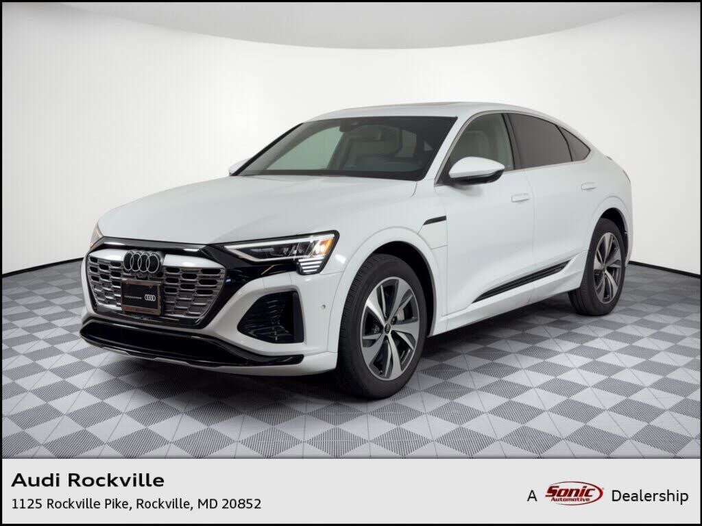2024 AUDI Q8