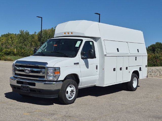 2027 FORD E-450