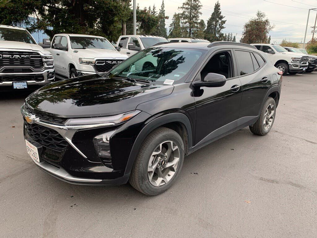 2025 CHEVROLET Trax
