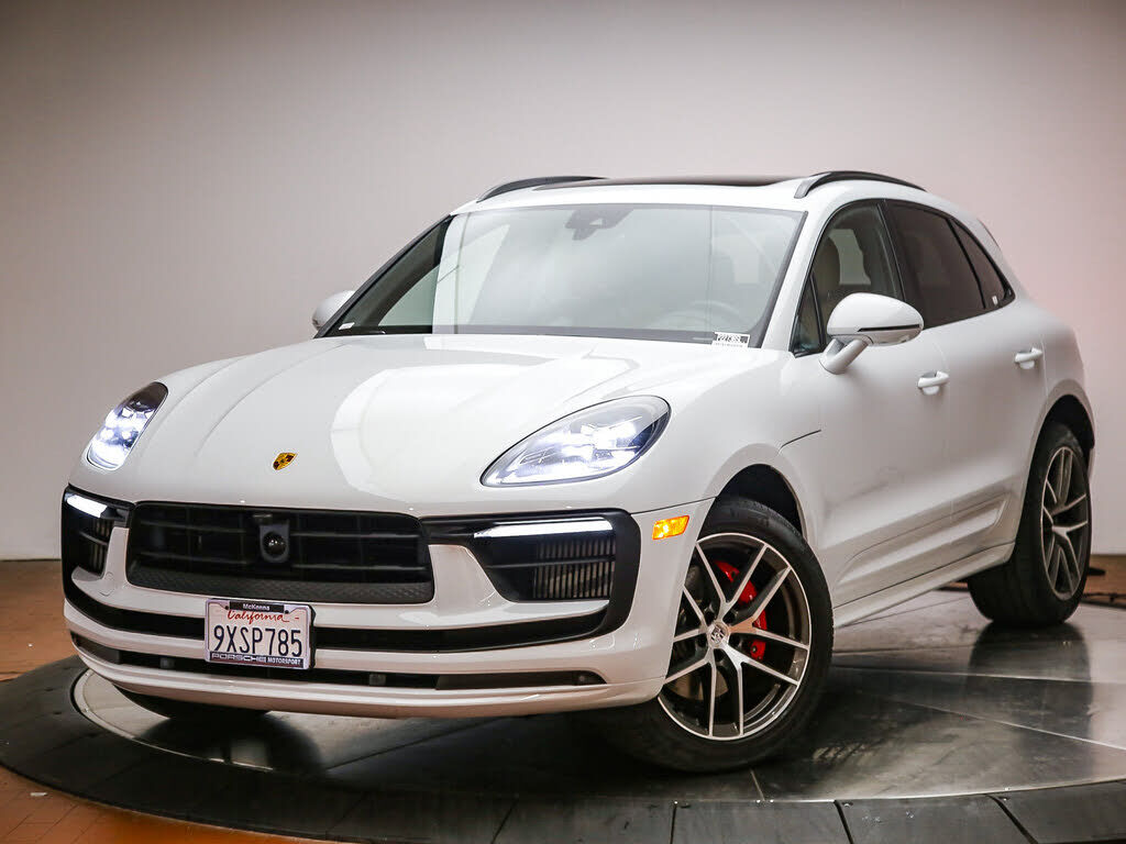 2026 PORSCHE Macan