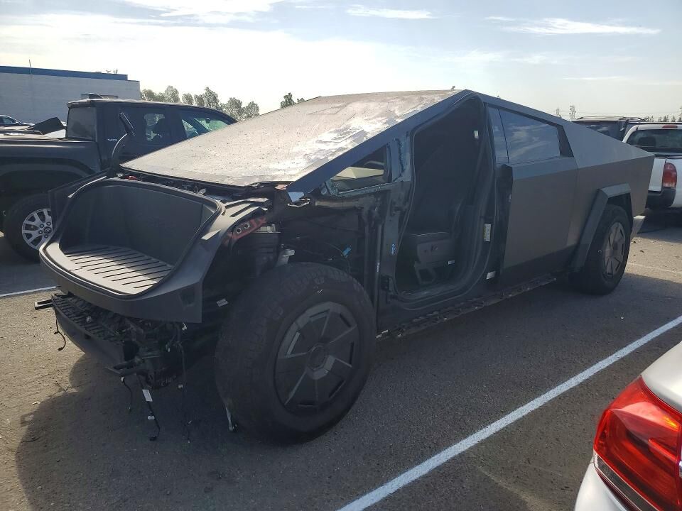 2025 TESLA Cybertruck