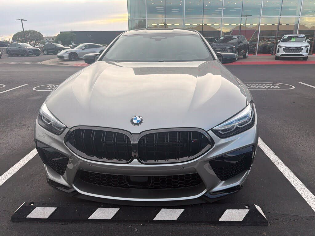 2022 BMW M8