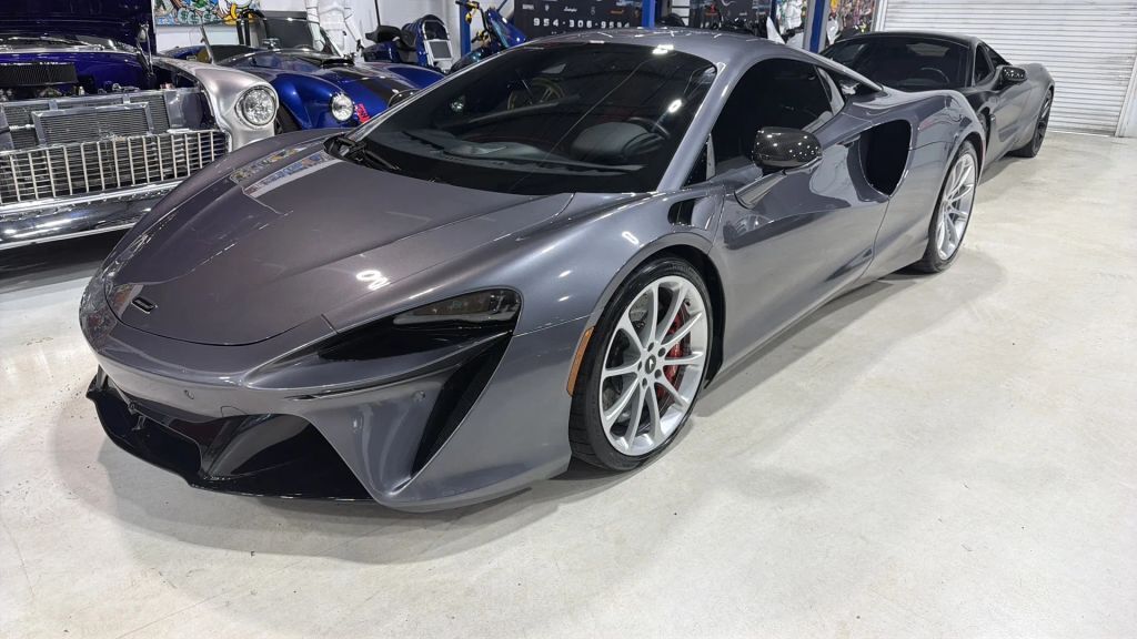 2023 MCLAREN ARTURA