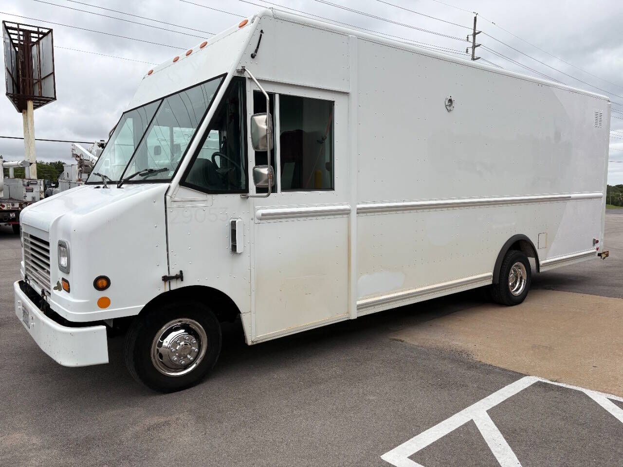 2009 FORD E-450