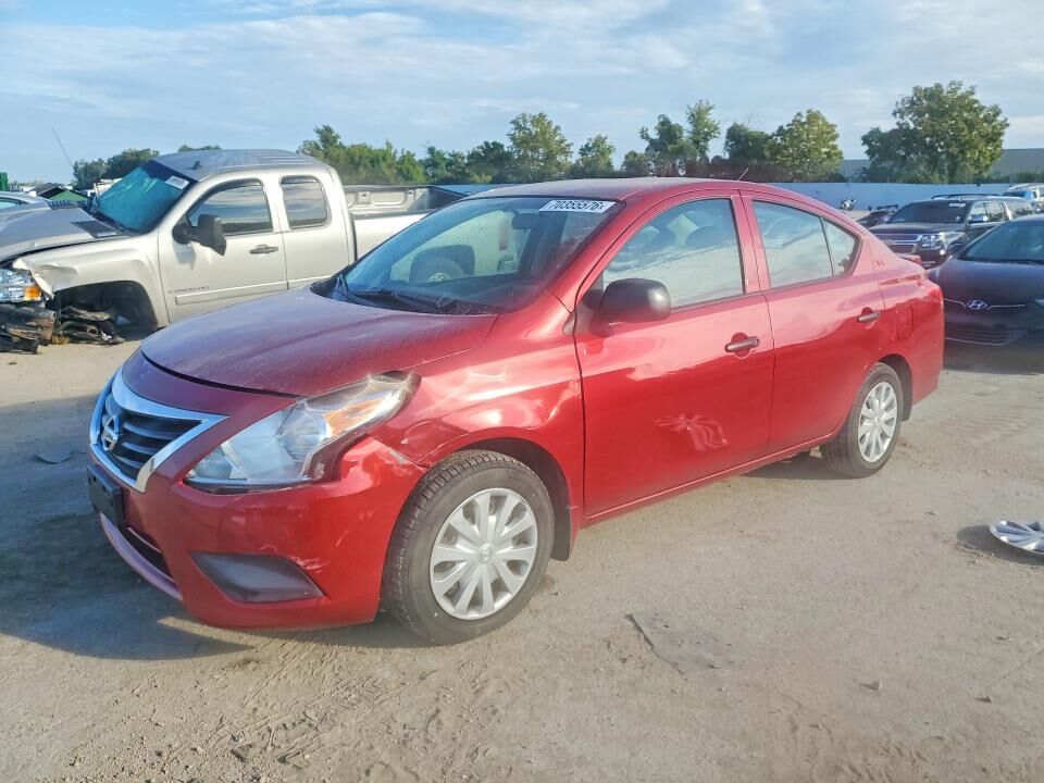 2015 NISSAN Versa